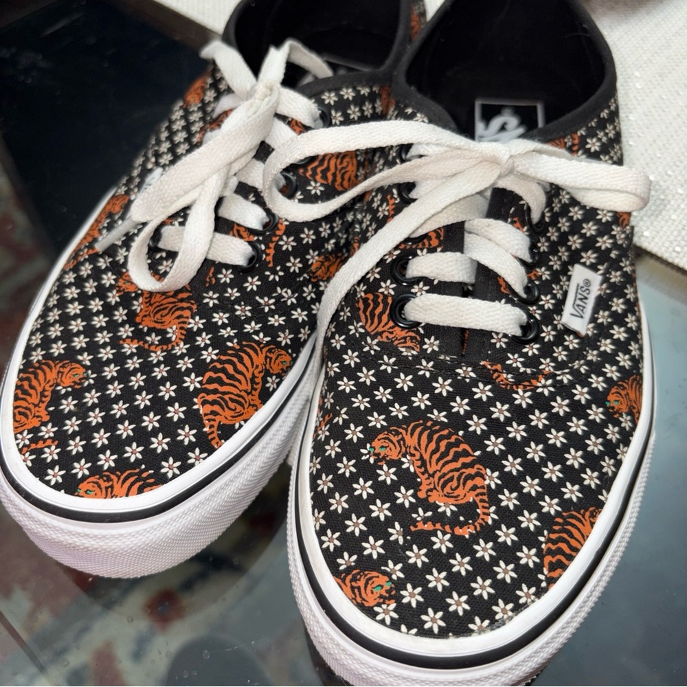 UNISEX Vans Black and Orange Tiger Pattern Sneakers, size 8 in ladies - Picture 2 of 10